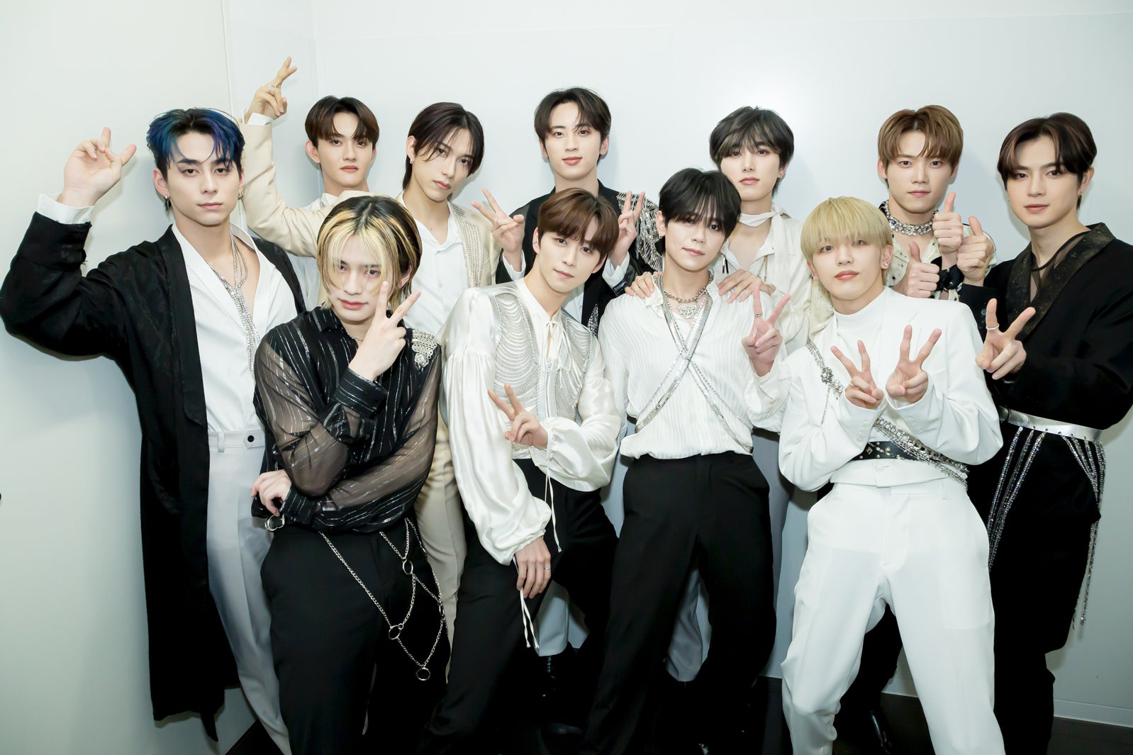 INI、初のトークショーで“コント”感満載のアドリブ演技披露 ファンへのメッセージも