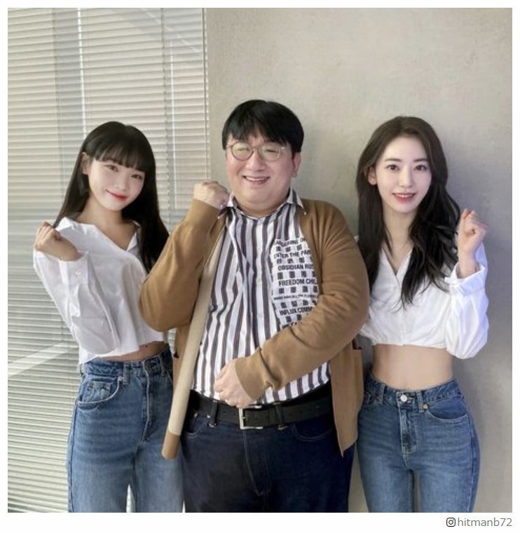 宮脇咲良＆キム・チェウォン、“BTSの生みの親”HYBEパン・シヒョク議長と3ショット「ようこそ！」