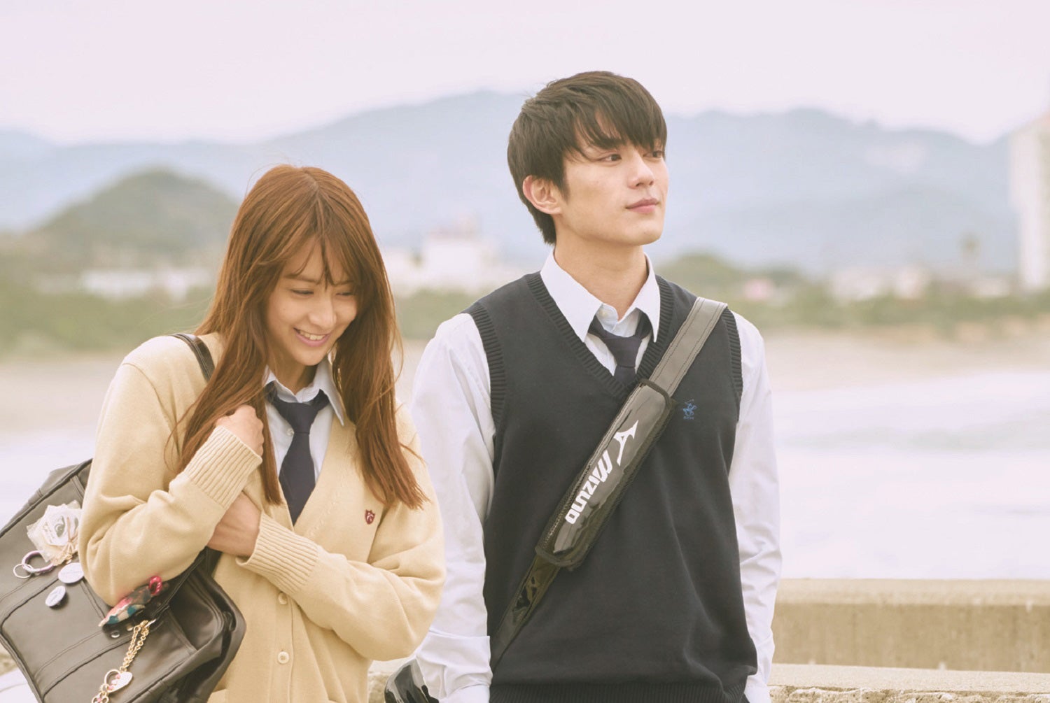 山本美月、真剣佑（C）2017「ピーチガール」製作委員会