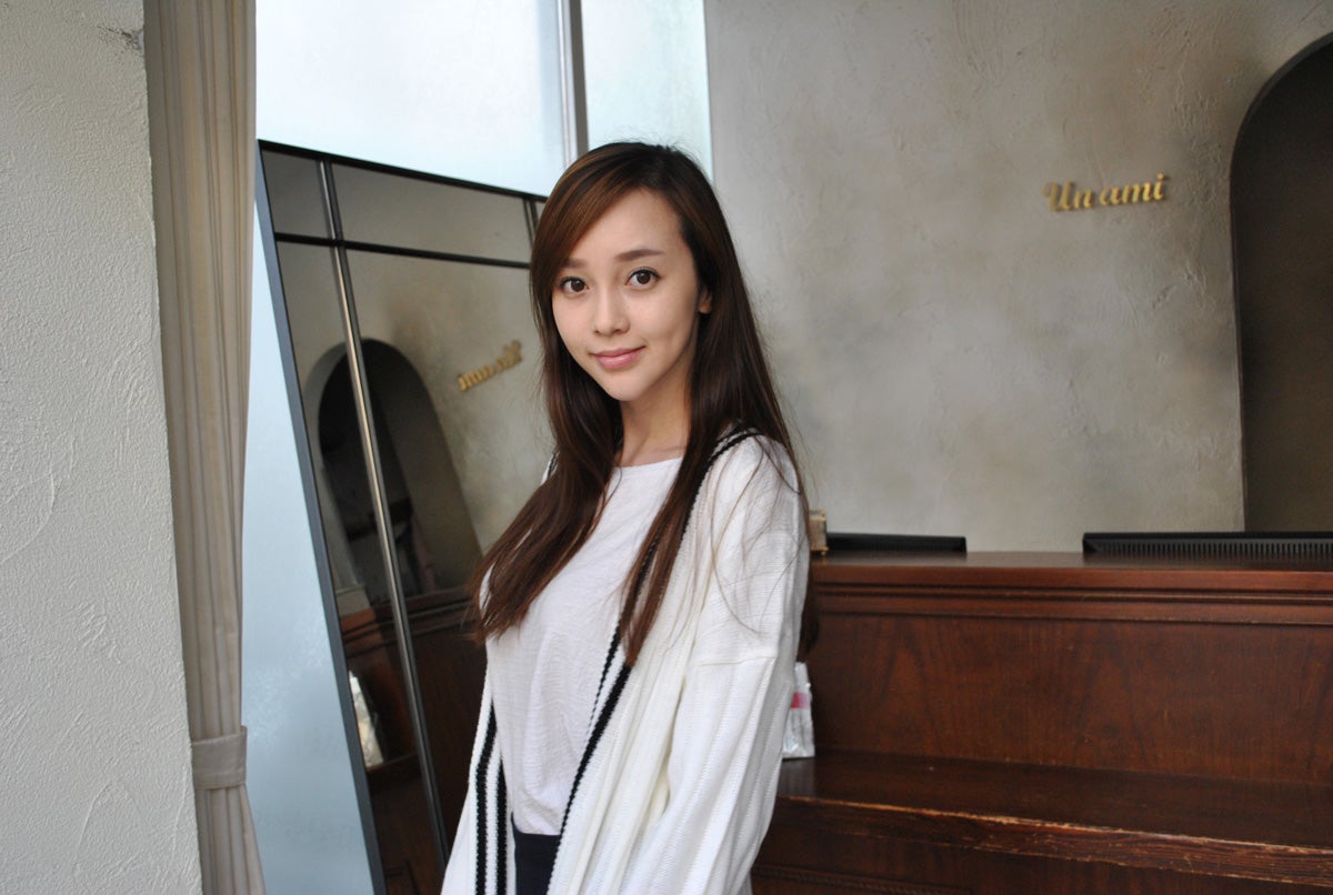 カット前の伊藤ゆみ（画像提供：所属事務所）