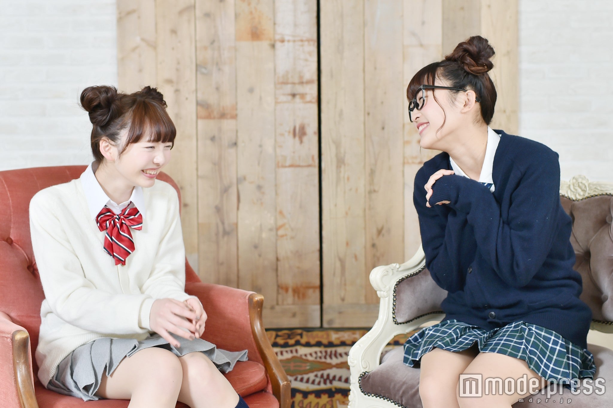 まこみな／（左から）まこ、みなみ／（C）モデルプレス