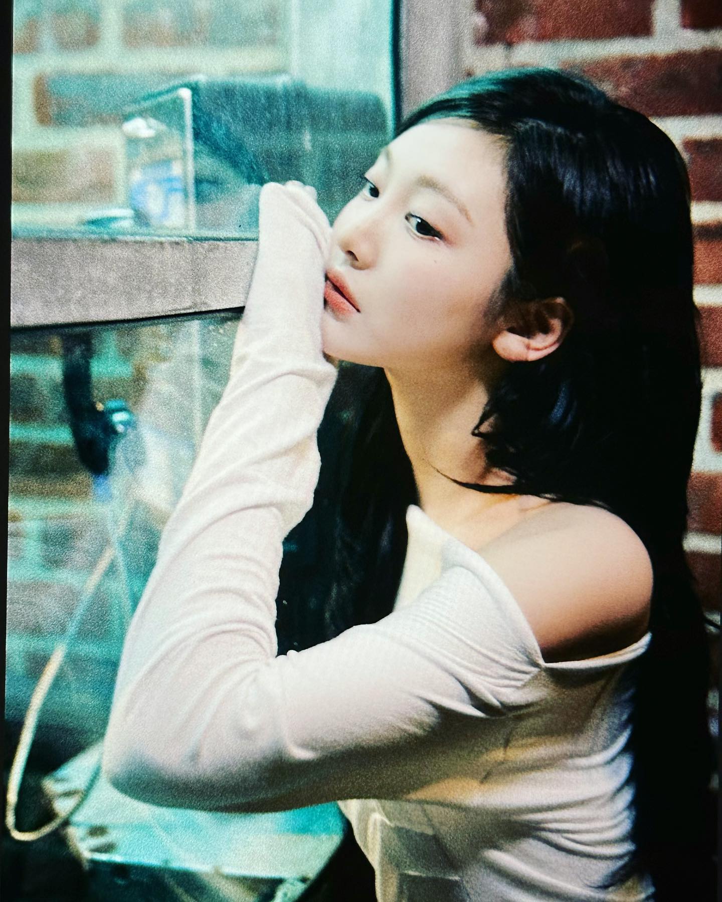 aespaニンニン、大胆な肩出し＆美ウエストに「セクシー」「スタイル抜群」の声 新アルバム「Drama」オフショット公開