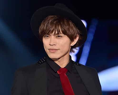 山本裕典のクールな微笑みに会場悲鳴 黒スーツで大人の魅力全開<琉球アジアコレクション2015>