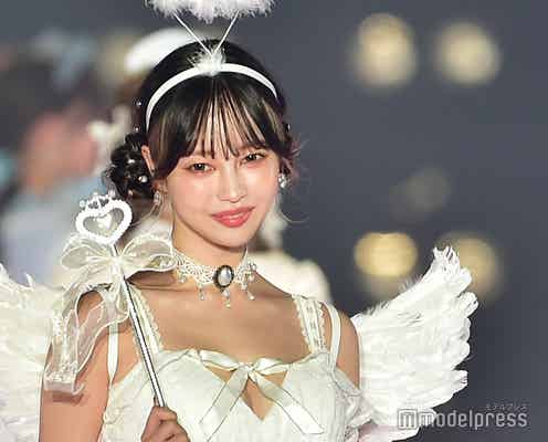 中村里砂、美谷間覗くSEXYエンジェルに 透けニーハイで美脚も披露<関西コレクション 2023 A/W>