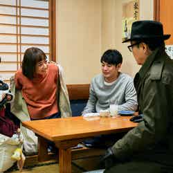 （左から2番目）井上真央、（左から3番目）妻夫木聡（C）2019「一度も撃ってません」フィルムパートナーズ