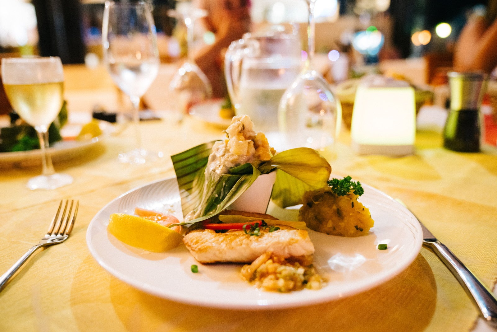 ビーチ沿いのホテル「パラディ・ド・ウベア」の食事一例 （C）Genta Masuda NCT