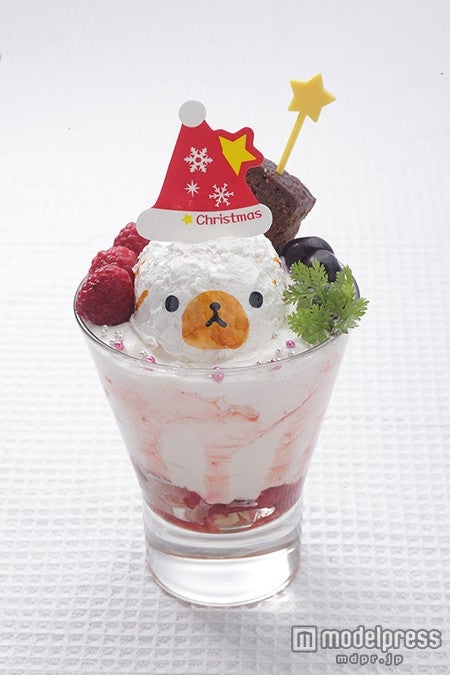 「メリーオムベリーパフェ」￥1，380（税抜）※レプーン付き／画像提供：ポムフード