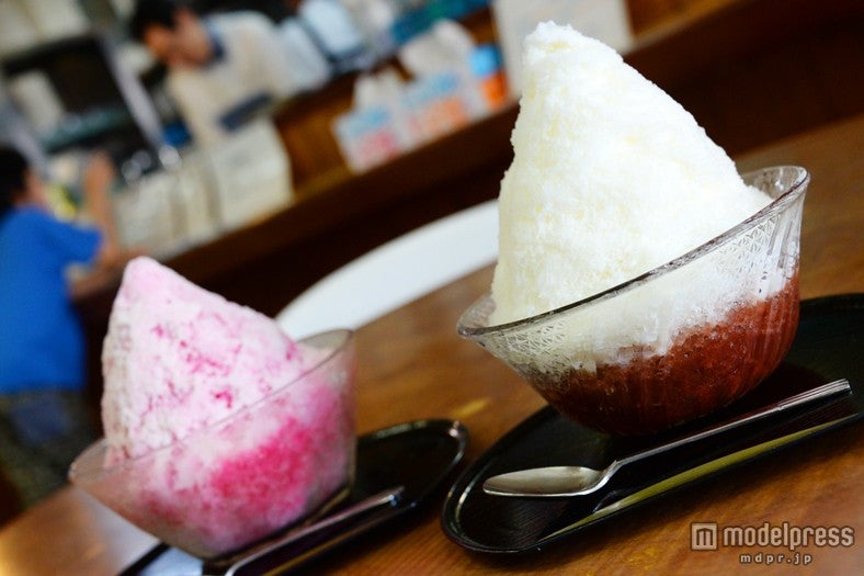 （左から）「イチゴミルク」と「ミルク金時」