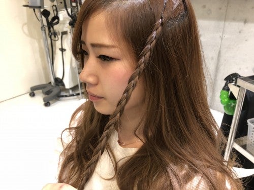 三つ編みにしていく