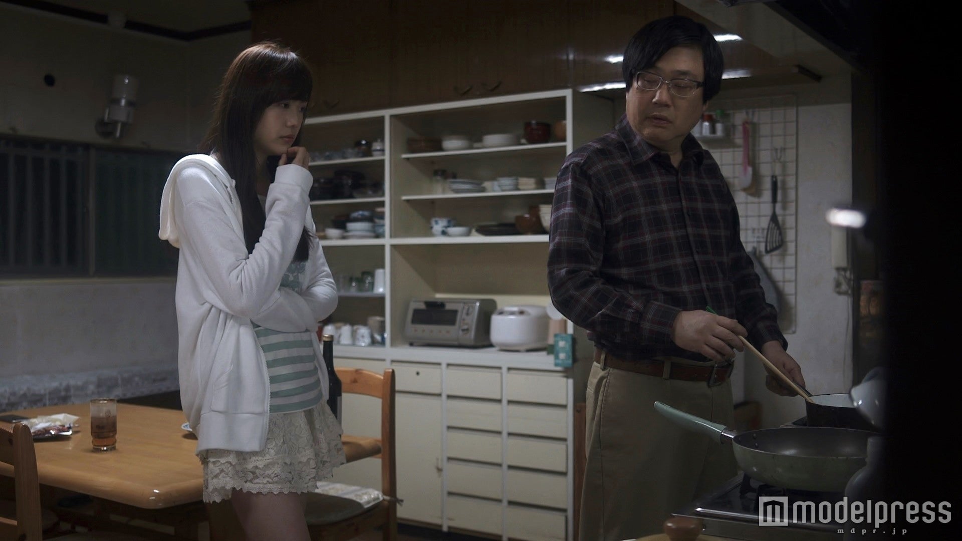 松井愛莉、六角精児（C）テレビ東京