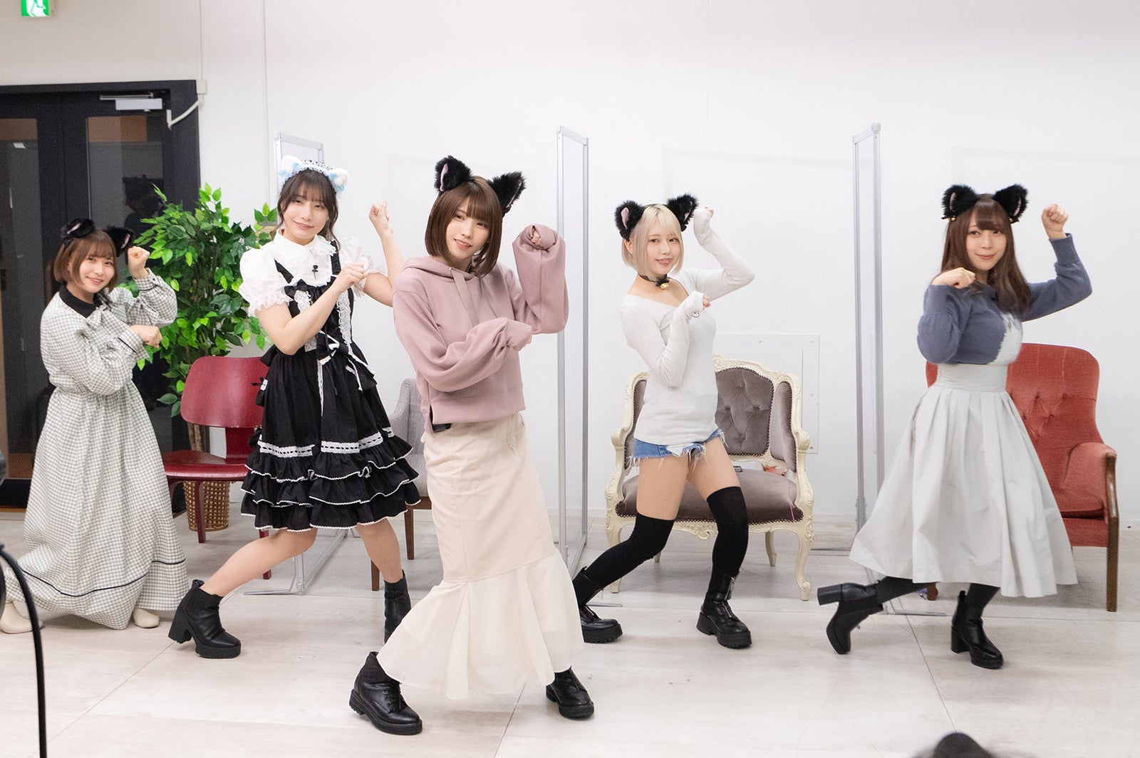 むぎちゃ、鈴木優香、えなこ、篠崎こころ、宮本彩希  （C）テレビ大阪