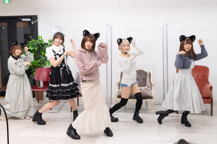 むぎちゃ、鈴木優香、えなこ、篠崎こころ、宮本彩希 (C)テレビ大阪