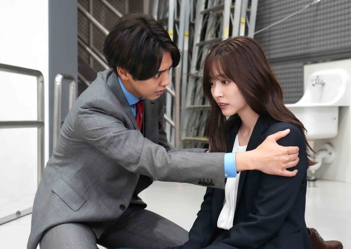 片寄涼太、鈴木愛理「推しが上司になりまして」最終話(C)「推しが上司になりまして」製作委員会