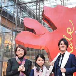 （左から）荻上直子監督、柿原りんか、桐谷健太（C）2017「彼らが本気で編むときは、」製作委員会