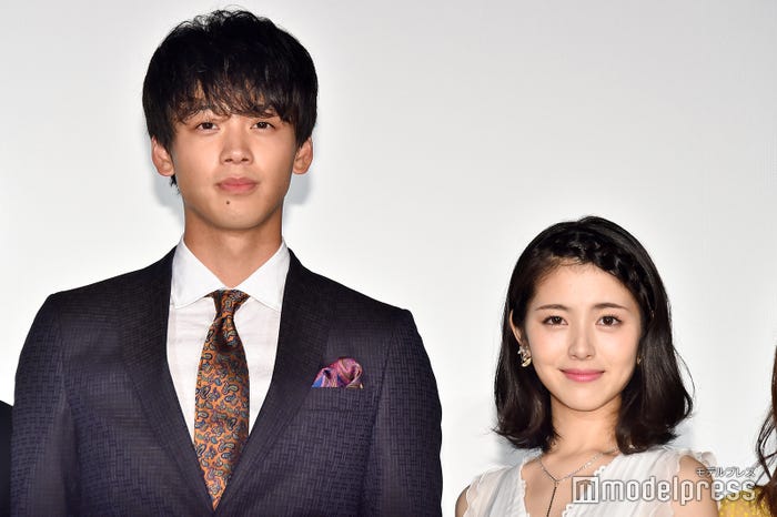 竹内涼真、浜辺美波(C)モデルプレス