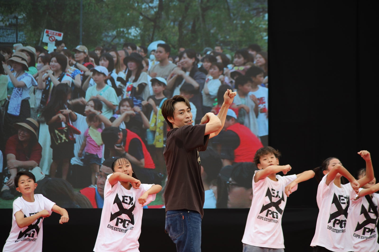 「EXILE TETSUYA with EXPG」（提供写真）