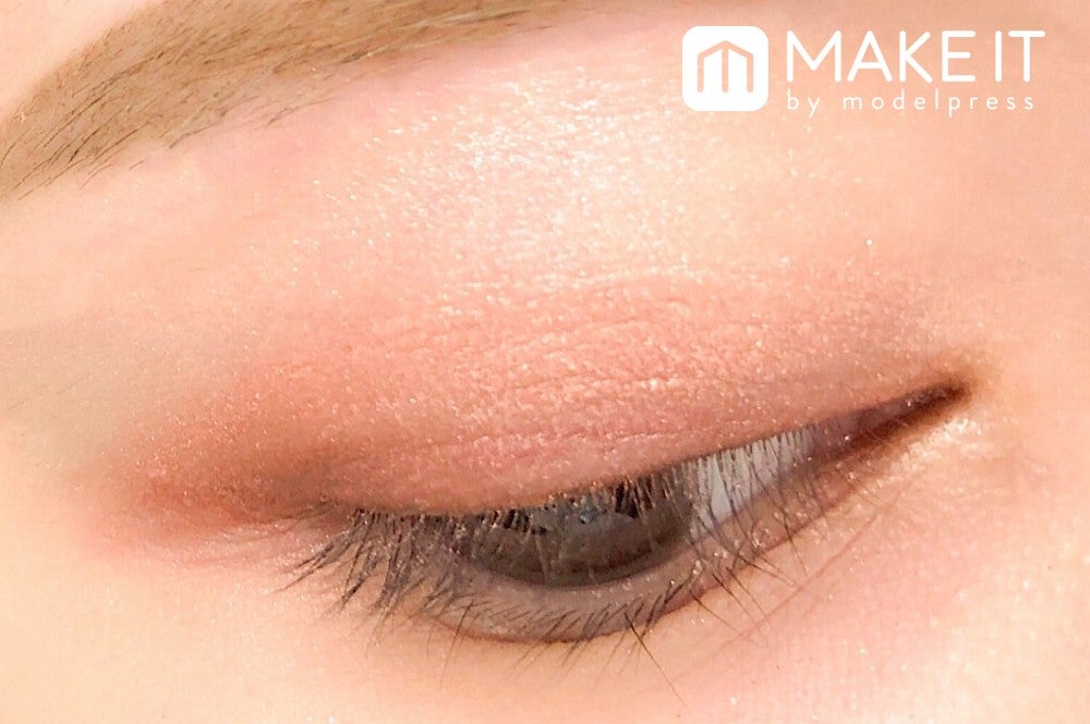 キャンメイク／シルキースフレアイズ／02 ローズセピア 使用（C）モデルプレス