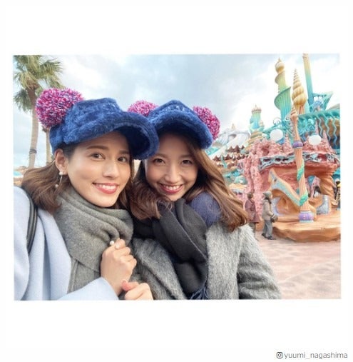 フジ三田友梨佳＆永島優美アナ、Xmasディズニーでペアコーデ “美人姉妹風”2ショットに「可愛すぎ」と反響