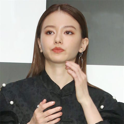 山本舞香、武井咲、堀北真希…少子化の中、芸能界で目立つ「若くして出産」「子育て優先」という選択