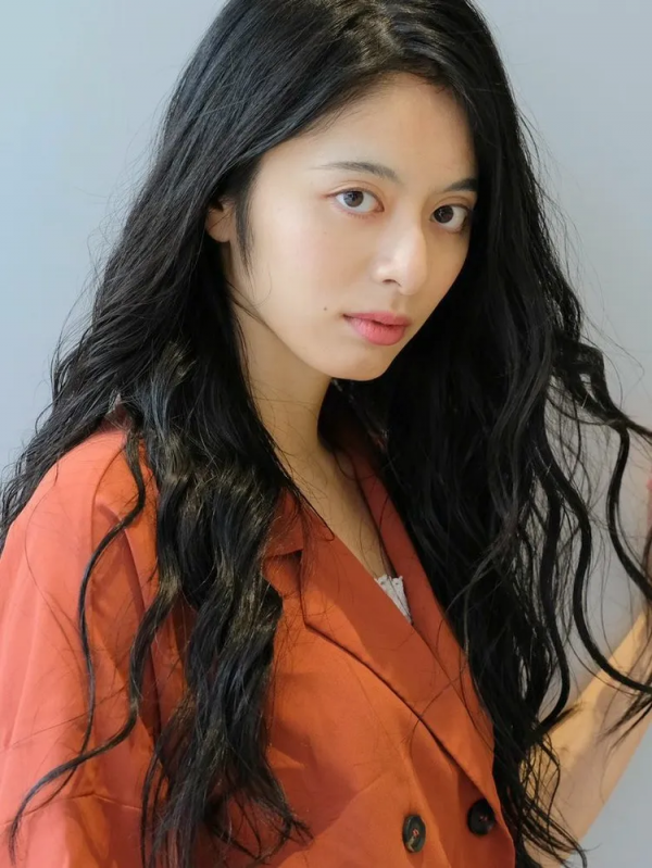 仕事場でも出来るスーパーロングのまとめ髪特集 手軽なのにおしゃれなアレンジ15選 モデルプレス