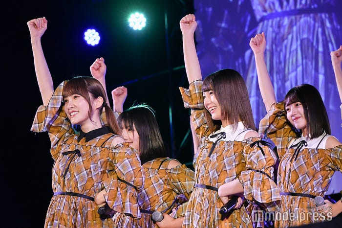 日向坂46/加藤史帆、小坂菜緒、佐々木美玲(C)モデルプレス