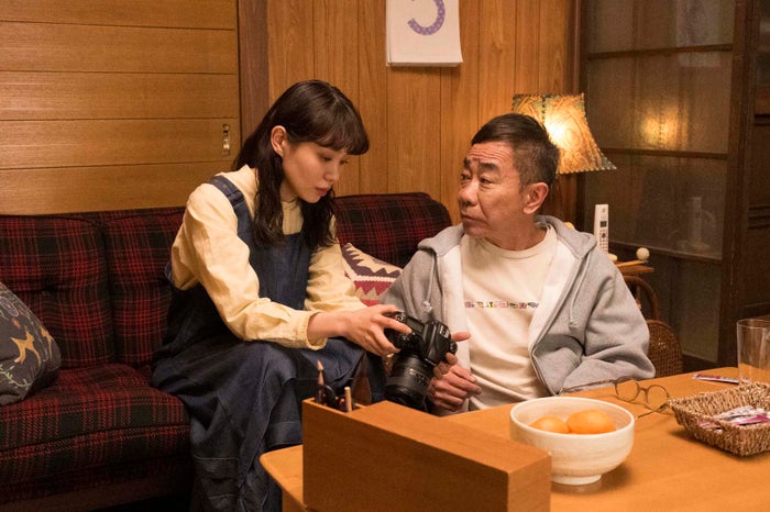 ＜春になったら 第9話＞瞳、雅彦の遺影を撮影