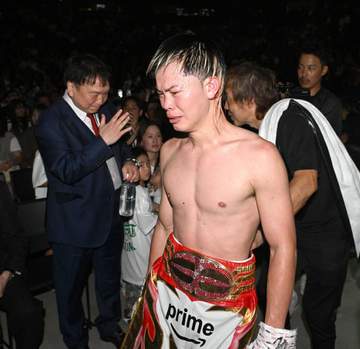 那須川天心が号泣「ボクシングで負けた」井上拓真と再戦もまた判定負け「こんだけやっても無理か」7回にダウン奪取も決めきれず ゴングの瞬間、左腕上げるも