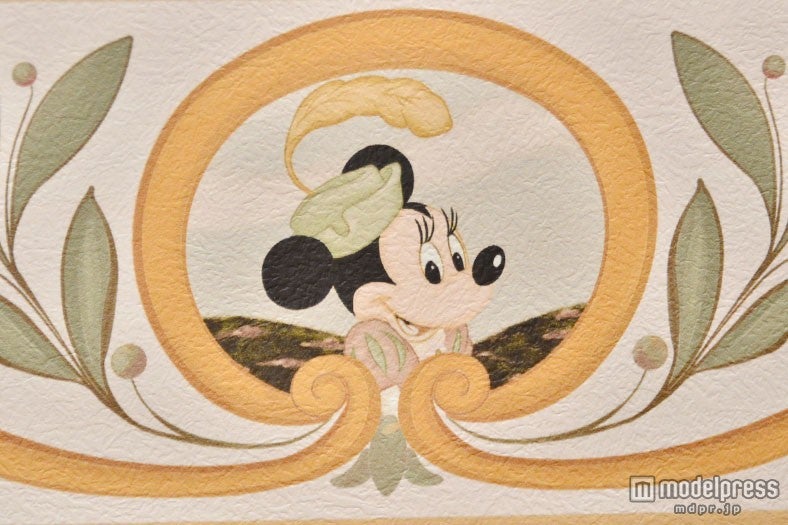 カピターノ・ミッキー・スーペリアルーム／ベッドサイドに描かれたミニーマウス