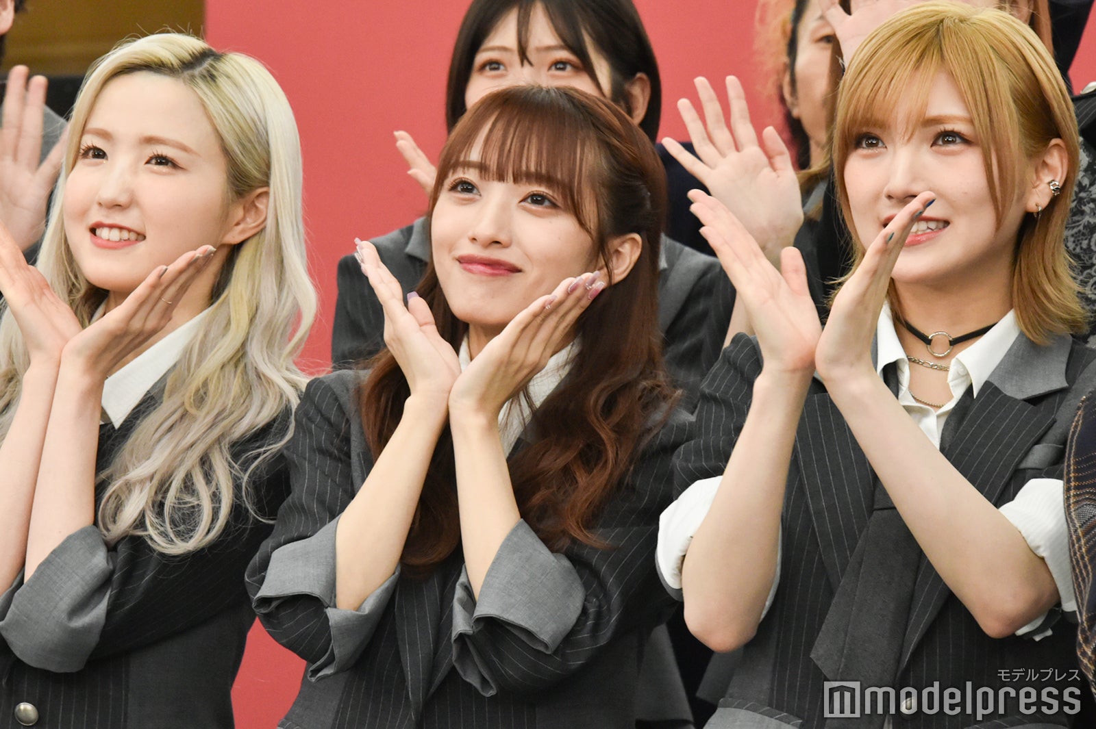 動きをつける本田仁美、向井地美音、岡田奈々 （C）モデルプレス