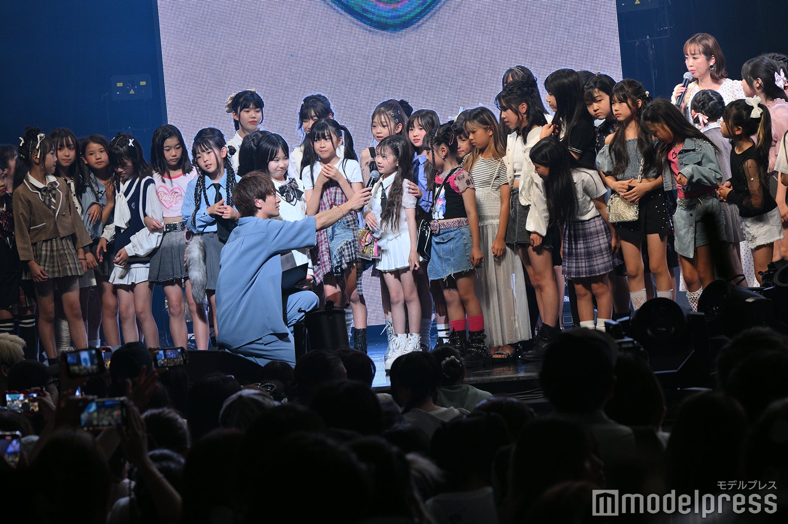 なんばHatchでのステージの様子（C）モデルプレス