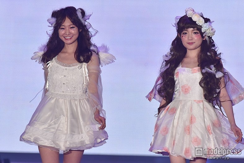 「Popteen」みずきてぃ、ミニワンピで美脚披露 “天使”スマイル全開のランウェイ＜GirlsAward 2015 S／S＞