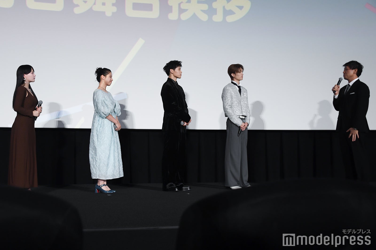 （左から）齊藤なぎさ、渡邉美穂、木村柾哉、山中柔太朗、横堀光範監督（C）モデルプレス