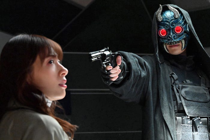 明日海りお、青鬼(菊池風磨)/「大病院占拠」第6話 (C)日本テレビ