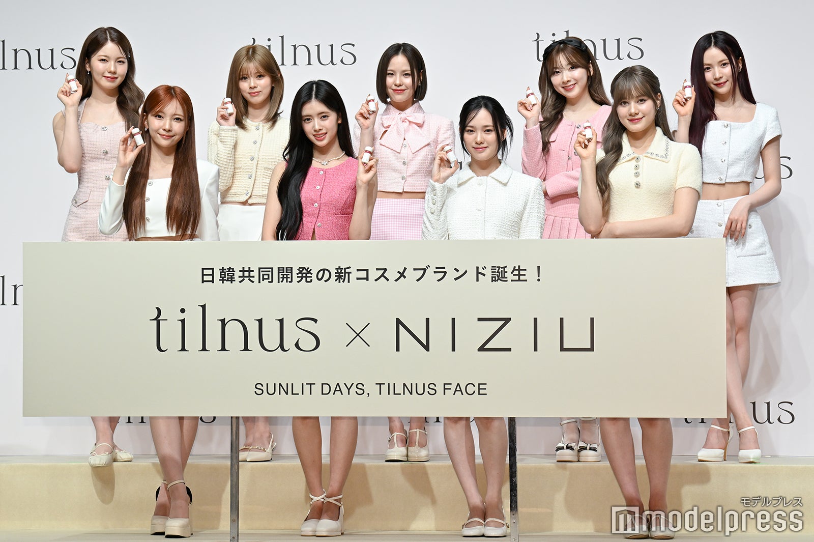 NiziU／（後列左から）アヤカ、リク、マコ、ミイヒ、マヤ（前列左から）マユカ、リマ、リオ、ニナ（C）モデルプレス
