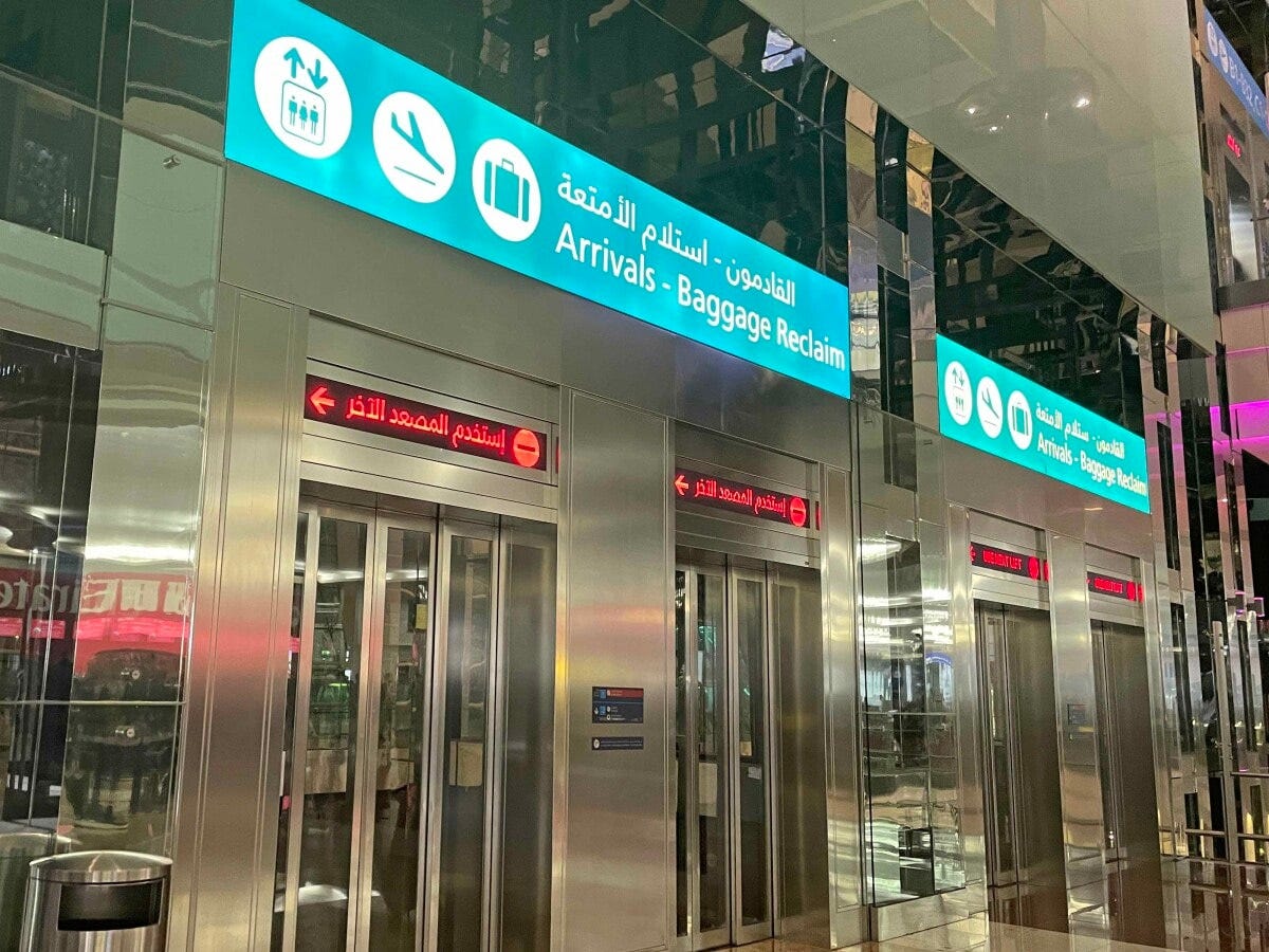 アラビア語がお出迎え！