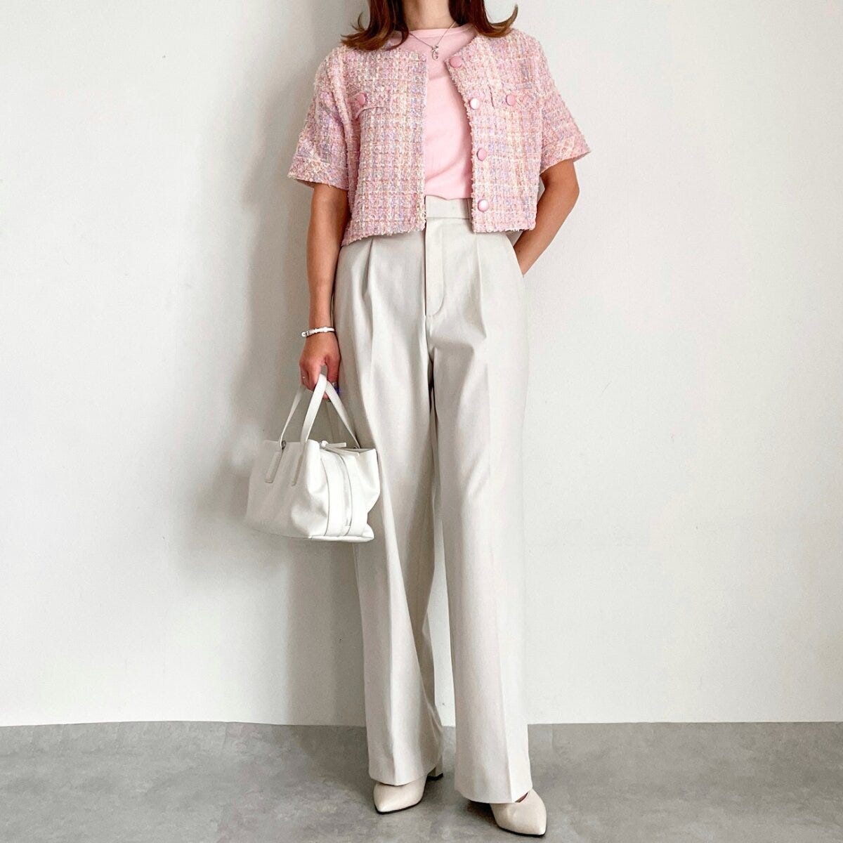 GU　ソフトシアークルーネックT　コーデ　タックワイドパンツ　ツイードジャケット