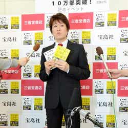 人生初の囲み取材に応じた、林 修氏