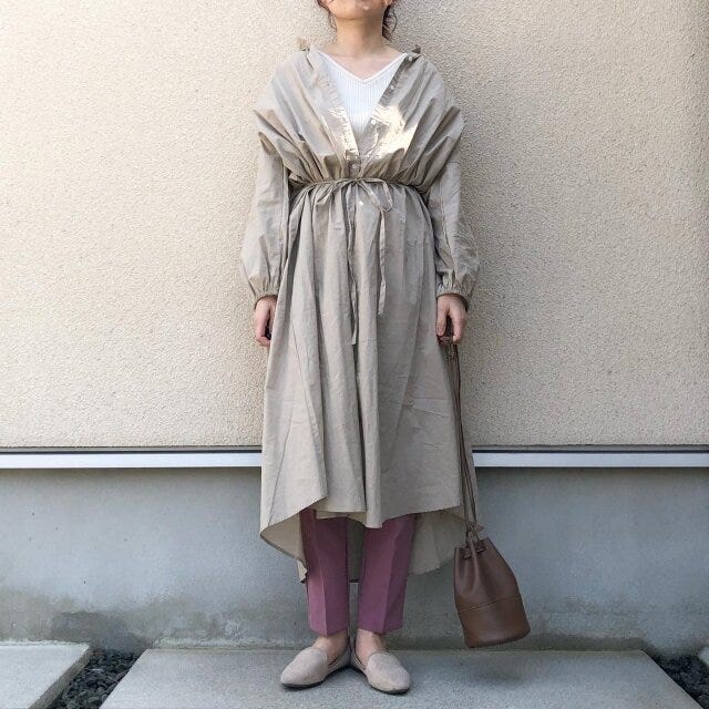 ベージュ