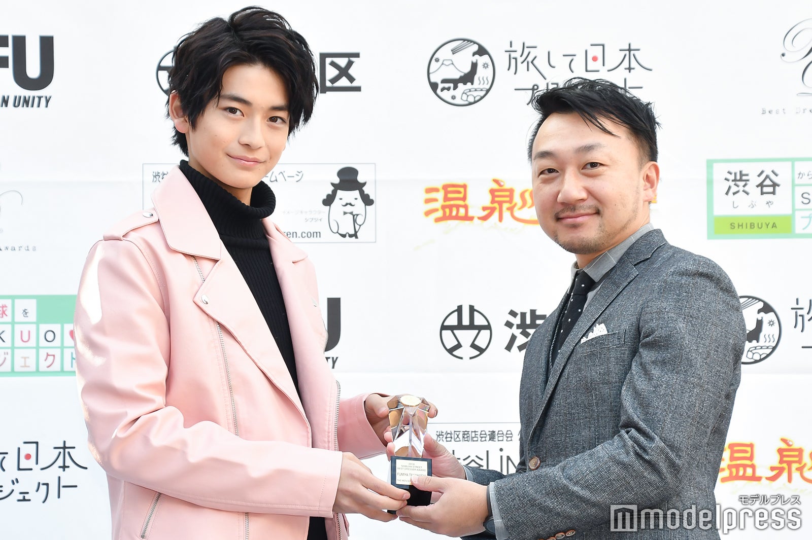 （左）高橋文哉（C）モデルプレス