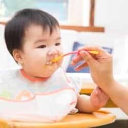 寝ちゃったときは食べさせなくていいの? 離乳食のプロが答えます!