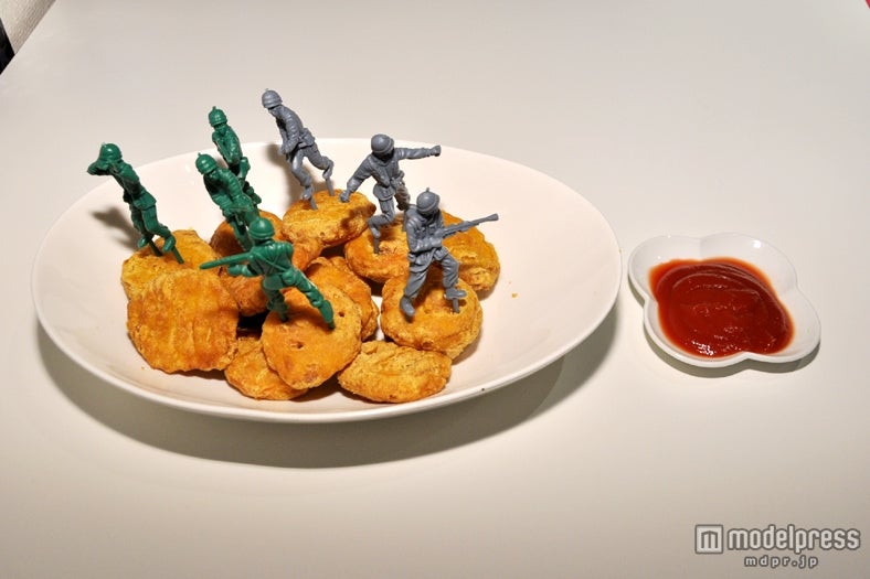 盛り付けに遊び心のあるチキンナゲット