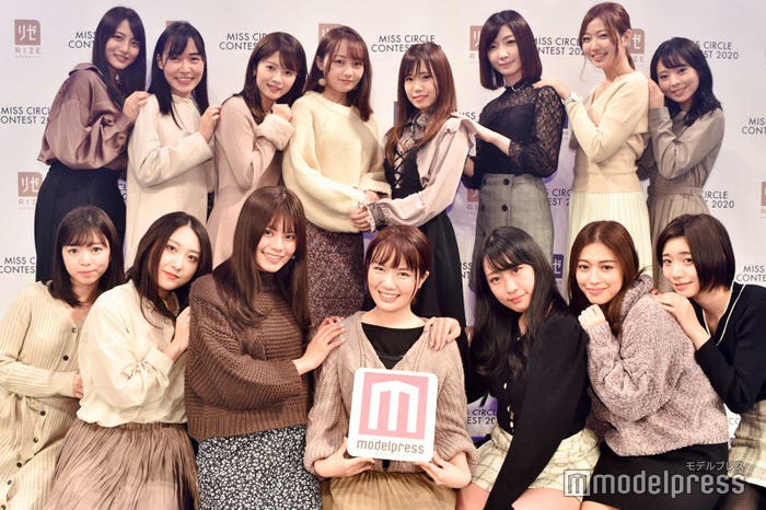 (後列左から)小松原光里さん、鈴木真由さん、奥野粋子さん、上出梨乃さん、福岡沙季さん、赤石美友さん、徳竹まどかさん、森明日香さん(前列左から)薬真寺伽帆さん、工藤ありささん、小山倫可さん、海野名津紀さん、工藤ありささん、田代ゆきさん、青野日向子さん(C)モデルプレス