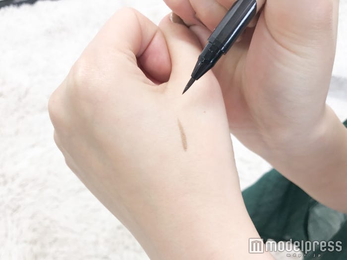 肌に馴染むナチュナルブラウンカラー(C)モデルプレス