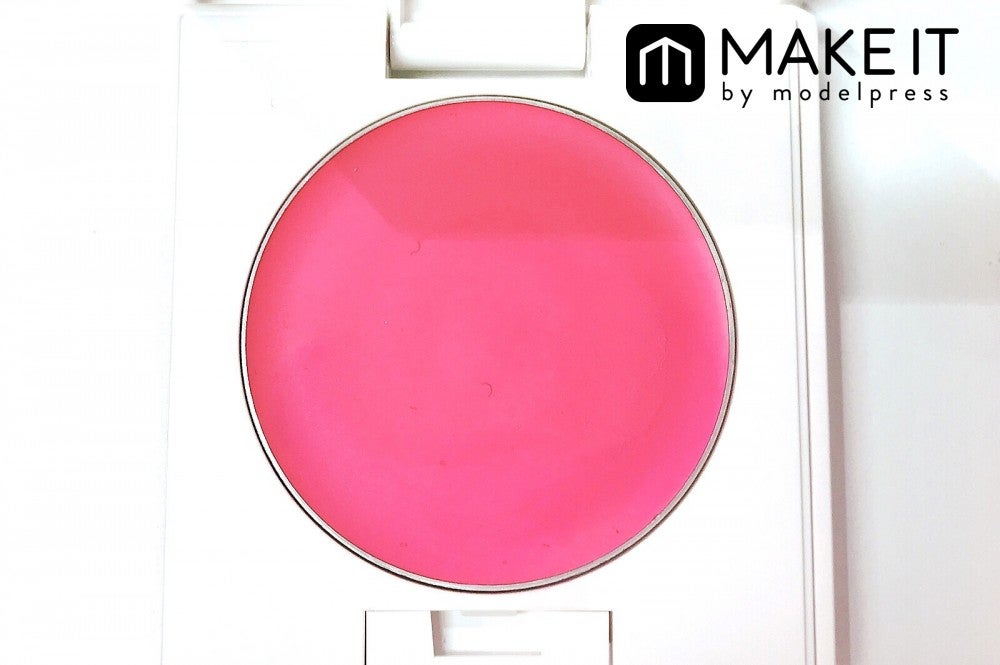 CHICCA（キッカ）／フローレスグロウ フラッシュブラッシュ／05 マンゴープレス／3,000円（税抜）ケース別売り (C)メイクイット