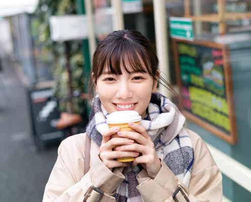 日向坂46河田陽菜、冬のカフェデート風ショット公開<1st写真集「思い出の順番」先行カット>