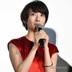 波瑠 嵐 大野智との ベッドシーン で寝ていた 世界一難しい恋 秘話にファン歓喜 モデルプレス