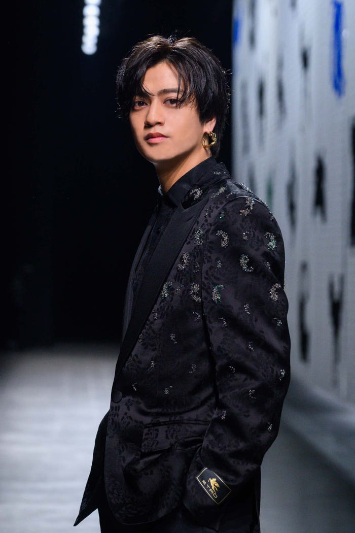 高橋海人「エトロ2025秋冬コレクション」より(提供写真)