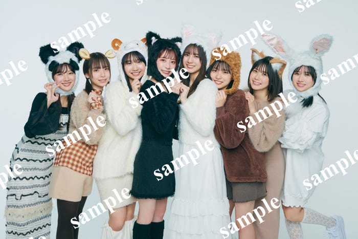 クリアファイル4「ひなた動物園」集合写真表/(左から)河田陽菜、渡辺莉奈、藤嶌果歩、東村芽依、小坂菜緒、正源司陽子、丹生明里、上村ひなの/Photo:Yasutomo Sampei(C)KOBUNSHA