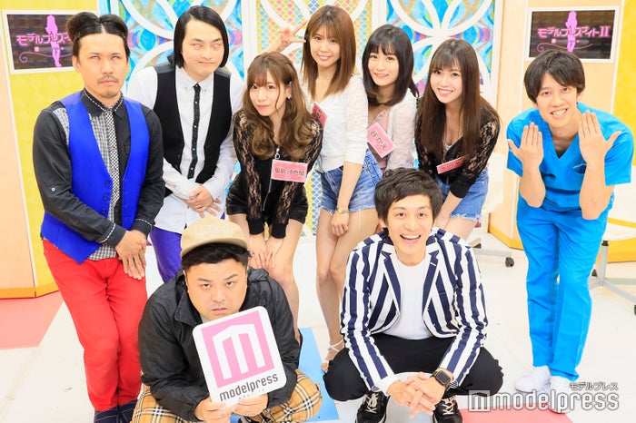 (前列左から)久保田かずのぶ、村田秀亮(後列左から)伊地知大樹、小澤慎一朗、星島沙也加、三宿菜々、谷かえ、水川華奈、しゅんしゅんクリニックP (C)モデルプレス
