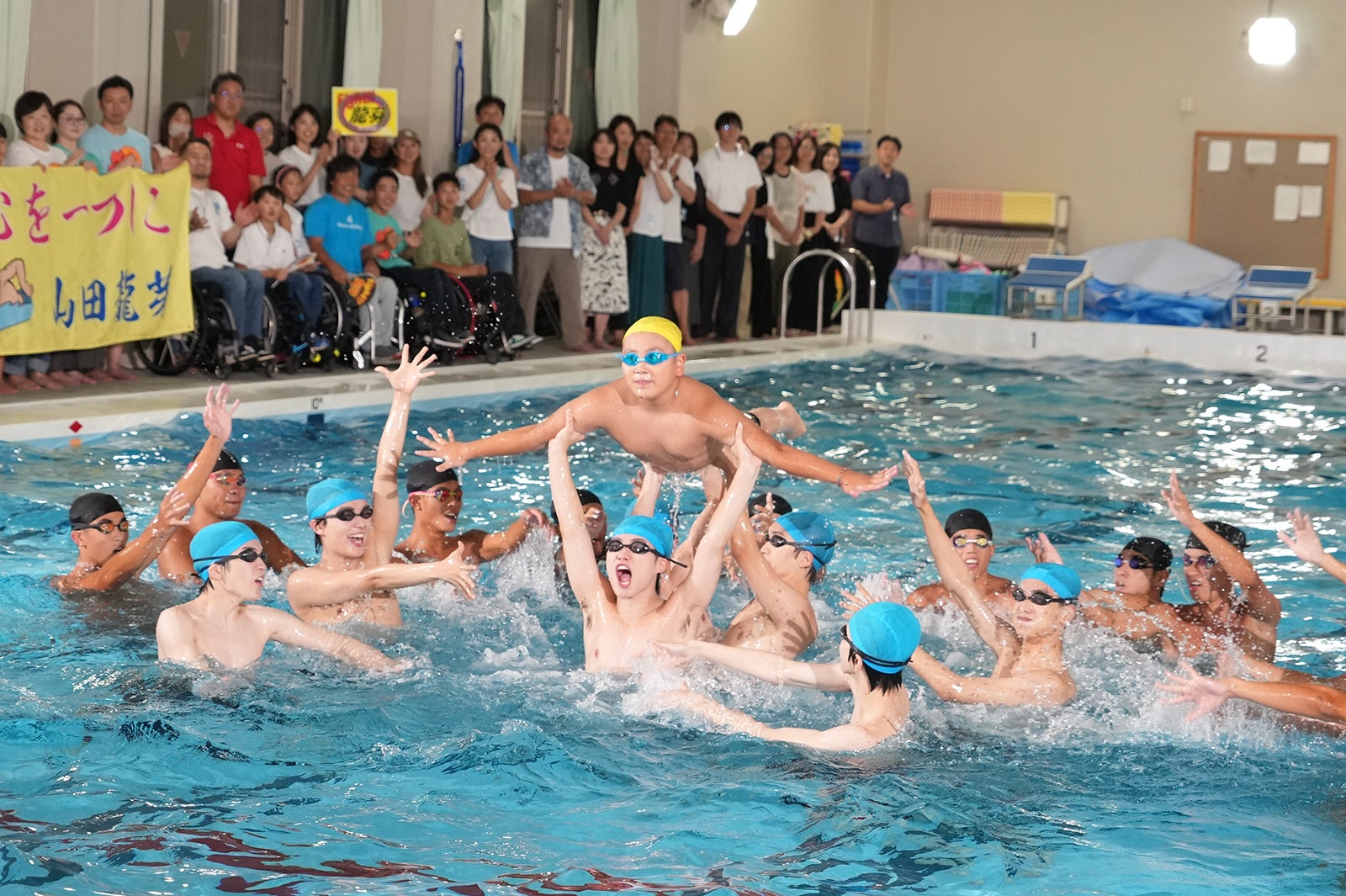 なにわ男子、車いすの少年らと総勢18人で感動のウォーターショー成功＜24時間テレビ46＞